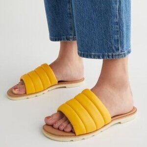 Sorel Ella III Slide Sandals Quilted Leather Slip On Flats Yellow Ray Size 7 NEW